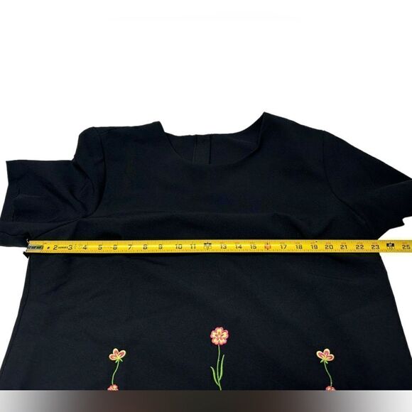 Black Short Sleeve Shirt Crop Top Embroidered Flowers Button up Back Plus Size - Picture 6 of 8